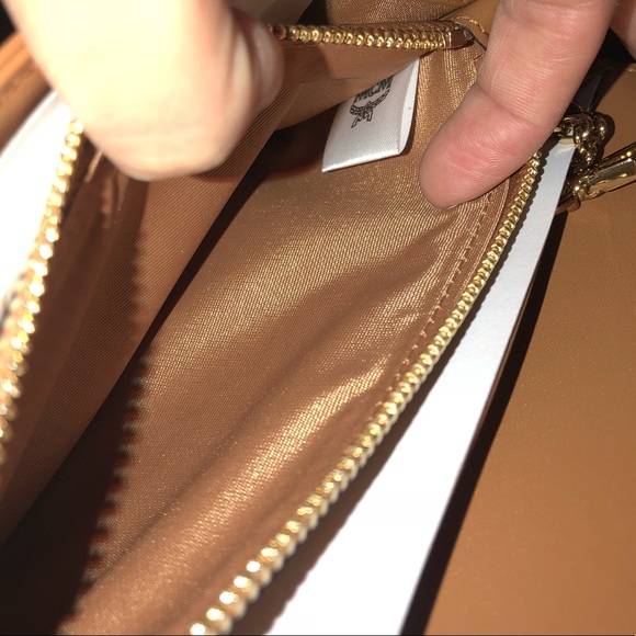 🎉HP🆕MCM Patricia Crossbody Wallet - Picture 8 of 8